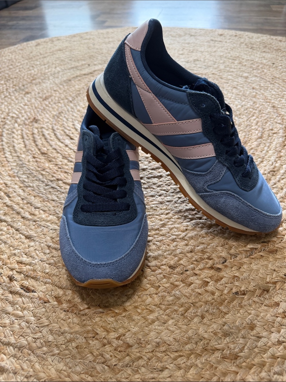 Gola Women's Daytona trainers in a blue and pink colorway